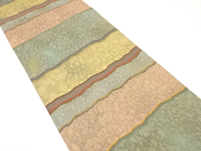 よろけ横段に石畳模様織り出し　袋帯